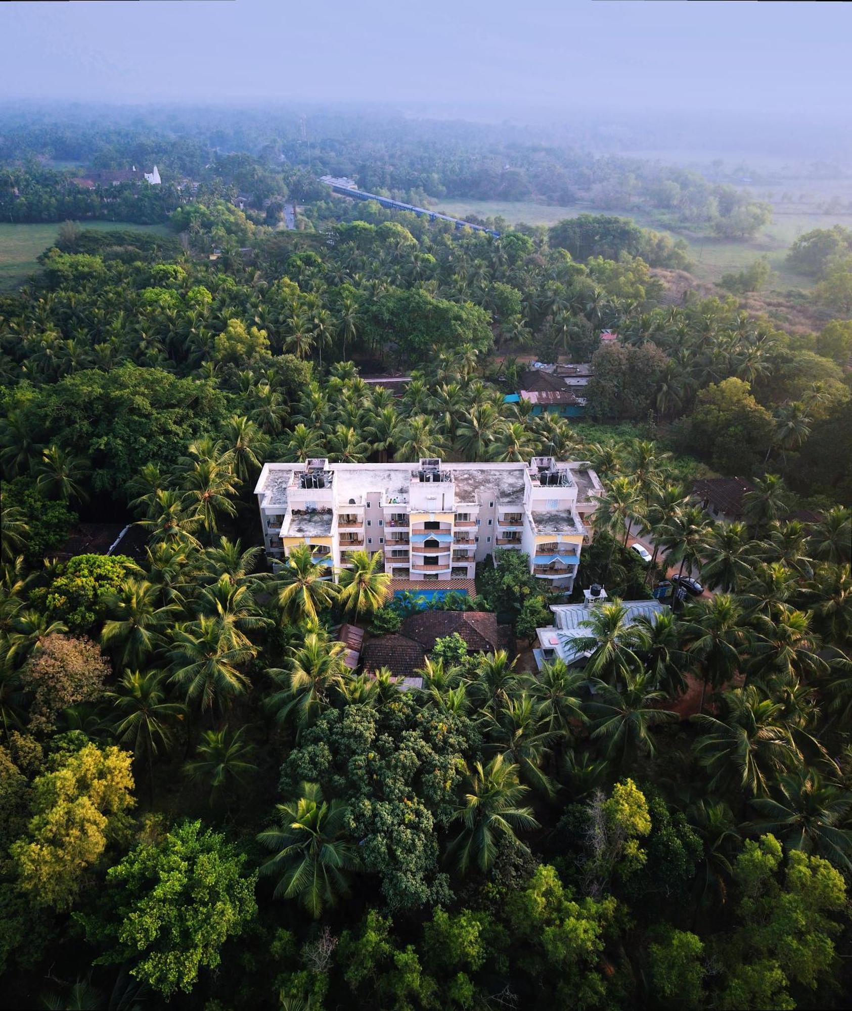 Treehouse Blue Hotel & Serviced Apartments Маджорда Экстерьер фото
